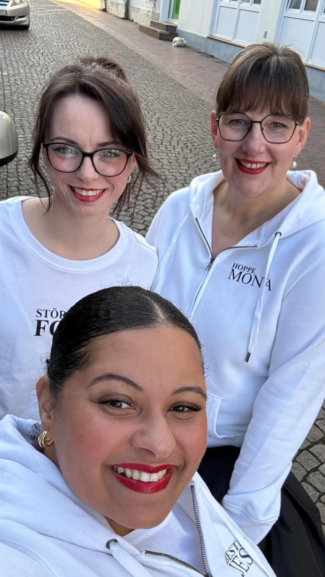 Vlog Ladies Night – Teil 2 ✨📸

Du planst ein Event und suchst vertrauensvolle Fotografen, die die besonderen Momente für dich einfangen? Dann bist du bei uns genau richtig! 💛 

Ob Business-Event, Netzwerktreffen oder private Feier – wir sorgen dafür, dass deine Erinnerungen lebendig bleiben. Denn authentische Bilder erzählen Geschichten, die noch lange nachwirken. 

Was macht für dich eine gelungene Eventfotografie aus? Schreib es in die Kommentare!

#StörFoto #LadiesNight #Eventfotografie #ErinnerungenFürDieEwigkeit #GemeinsamStark #fotoevent #eventfotograf #schleswigholsteinfotografie #schleswigholsteinfotograf #fotostudio #mobilesfotostudio